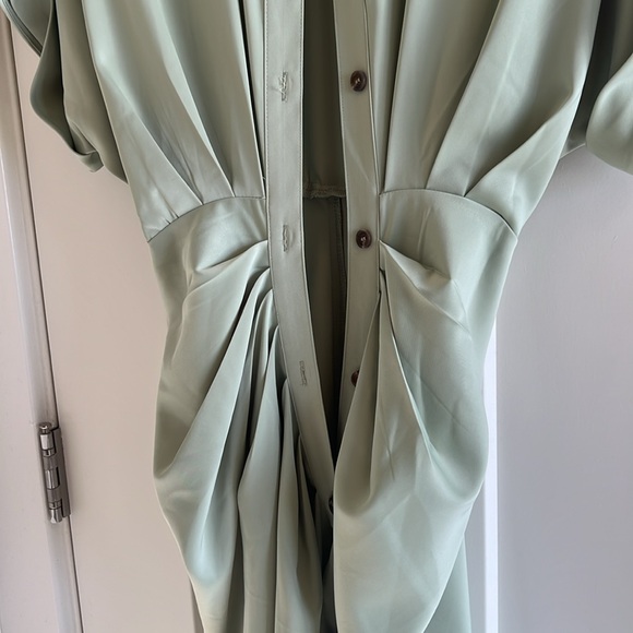 ELEGANT FLOWY BUTTON DRESS - Picture 3 of 6